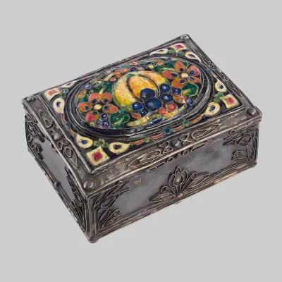 Elizabeth E. Copeland - Silver box with foliate decoration and enameled lid