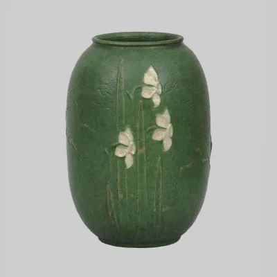 Grueby Pottery - Vase with Ivory Jonquils, c. 1899-1909 - Wilhelmina Post, American, b. 1867, designer
